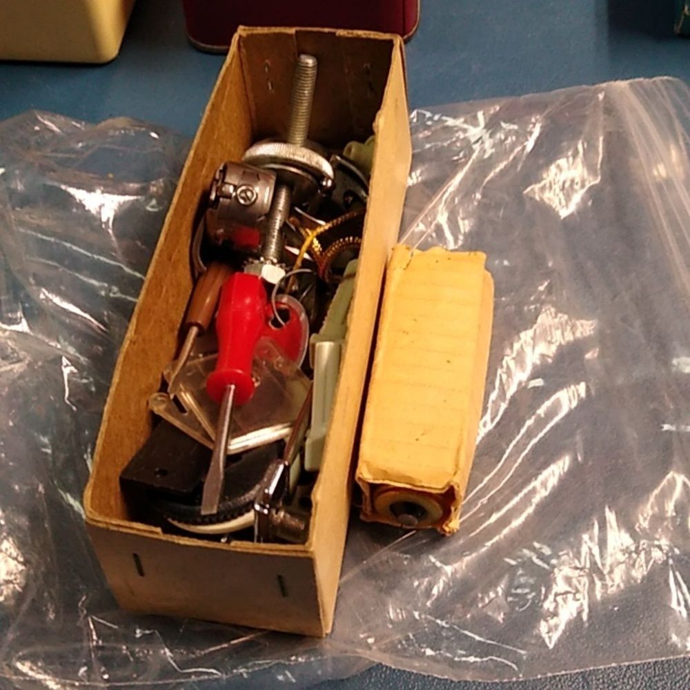 Sewing Machine Accessories Boxes Set - Picture 3 of 6